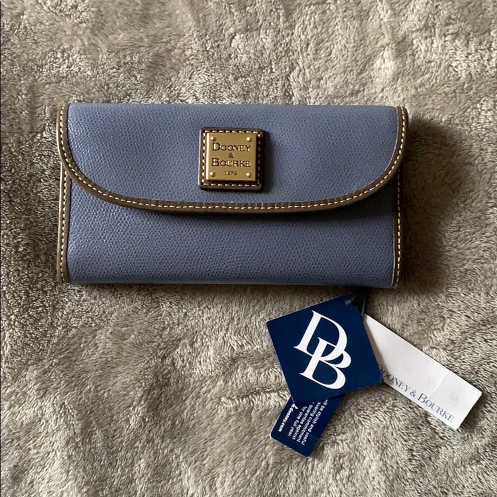 Dooney & Bourke wallet. Perfect condition!